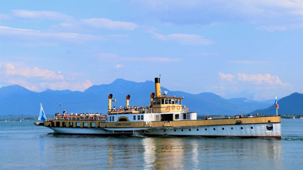 Mit dem Schiff zum Schloss Herrenchiemsee
