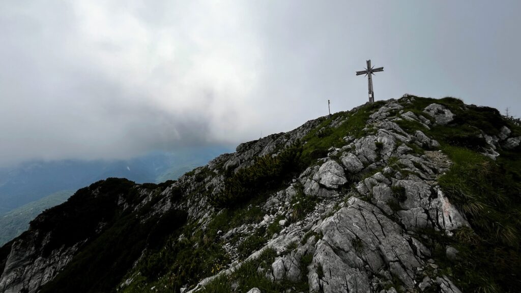 Das Gipfelkreuz des Gamsknogel