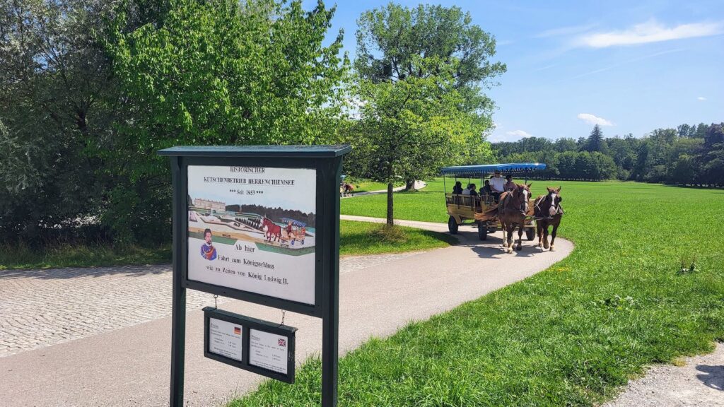 Mit der Pferdekutsche zum Schloss